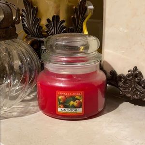 YANKEE CANDLE Macintosh 🍎 9.5 oz Speciality Jar